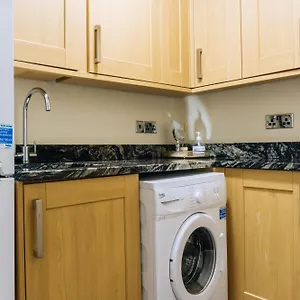 Homely 3 Bedroom In The Heart Of Edinburgh